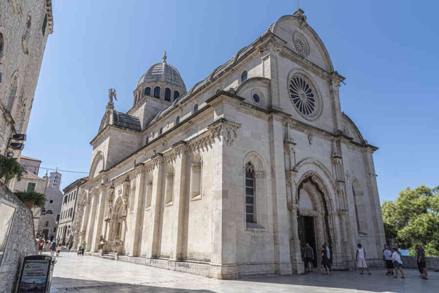 Croacia - Sibenik 02 - catedral de Santiago.jpg